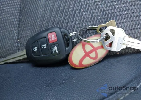 2017 Toyota Corolla Se из США, поврежденный, VIN 2T1BURHE7HC935759